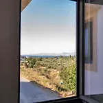 Verdant Haven - 5 Min From The Sea شقة