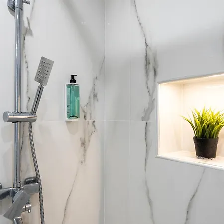 Verdant Haven - 5 Min From The Sea Apartment Ziparion