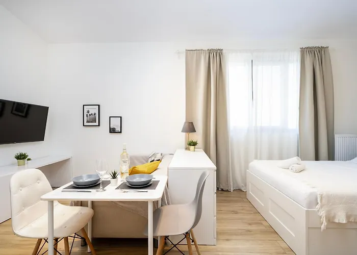 Verdant Haven - 5 Min From The Sea Apartment Ziparion