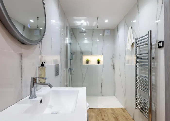 Verdant Haven - 5 Min From The Sea Apartment *