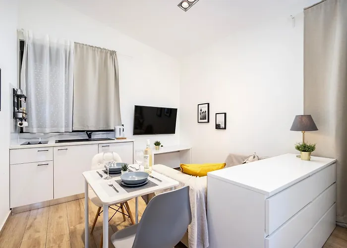 Appartement Verdant Haven - 5 Min From The Sea Zipárion