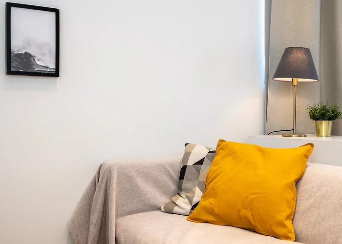 Verdant Haven - 5 Min From The Sea Apartment Ziparion