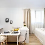Verdant Haven - 5 Min From The Sea Апартаменты Ziparion
