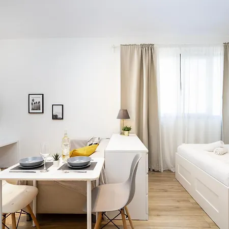 Verdant Haven - 5 Min From The Sea Apartamento Zipárion