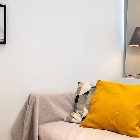 Verdant Haven - 5 Min From The Sea Apartment Ziparion