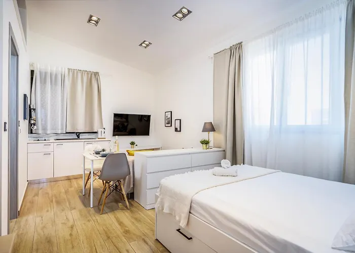 Verdant Haven - 5 Min From The Sea شقة *