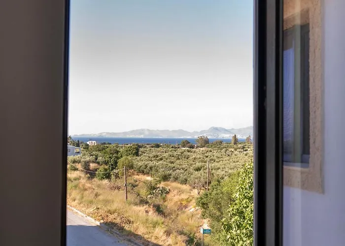 Verdant Haven - 5 Min From The Sea شقة